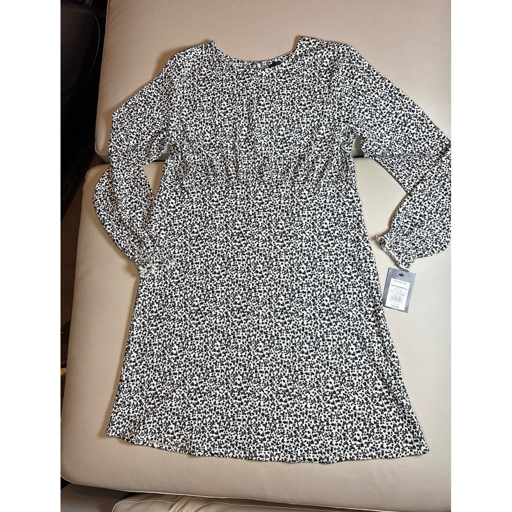 Girls XXL (16-18) Black & Off White Floral Print Long Sleeve Knee-Length Dress.